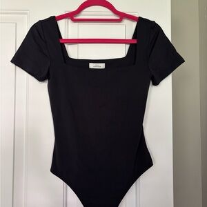 Aritzia Original Babaton Contour Square-neck Short-Sleeve Bodysuit